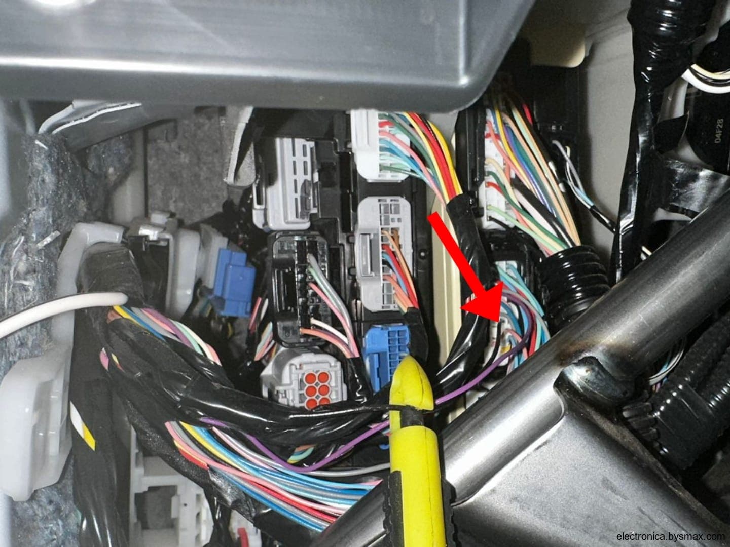 Paso 1: CORTE A LA BCM, CABLE NEGRO LISO, CORTE UBICADO AL