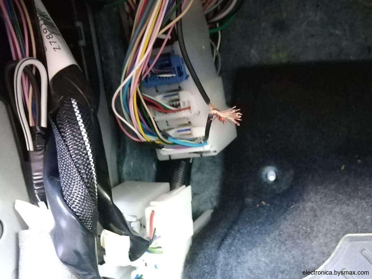 Paso 1: CORTE A IGNICION, CABLE NEGRO UBICADO A LA ALTURA 