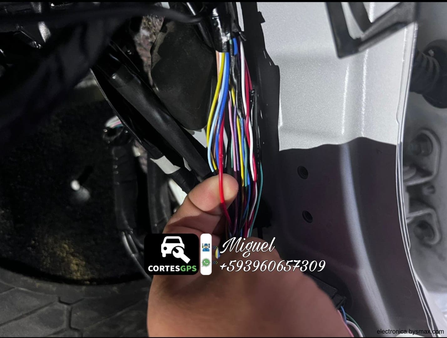 Paso 1: CORTE A LA BOMBA, CABLE ROJO UBICADO DEL LADO DEL 
