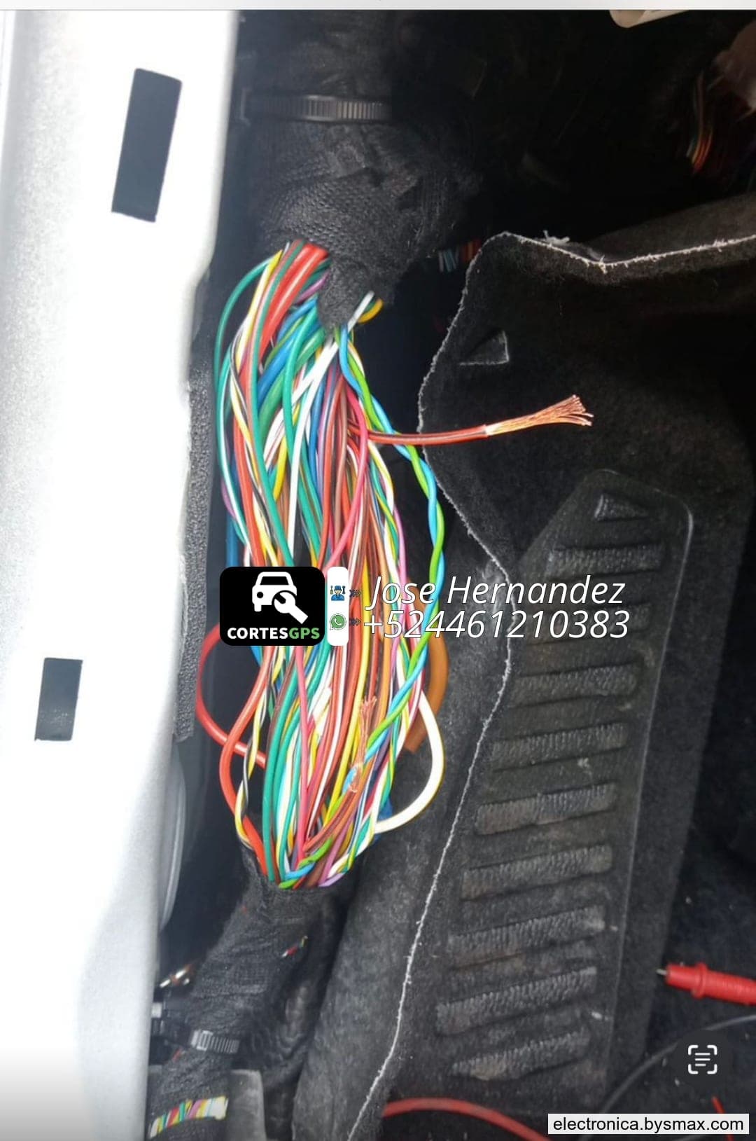 Paso 1: CORTE A LA BOMBA, CABLE COLOR ROJO CON FRANJA NEGR
