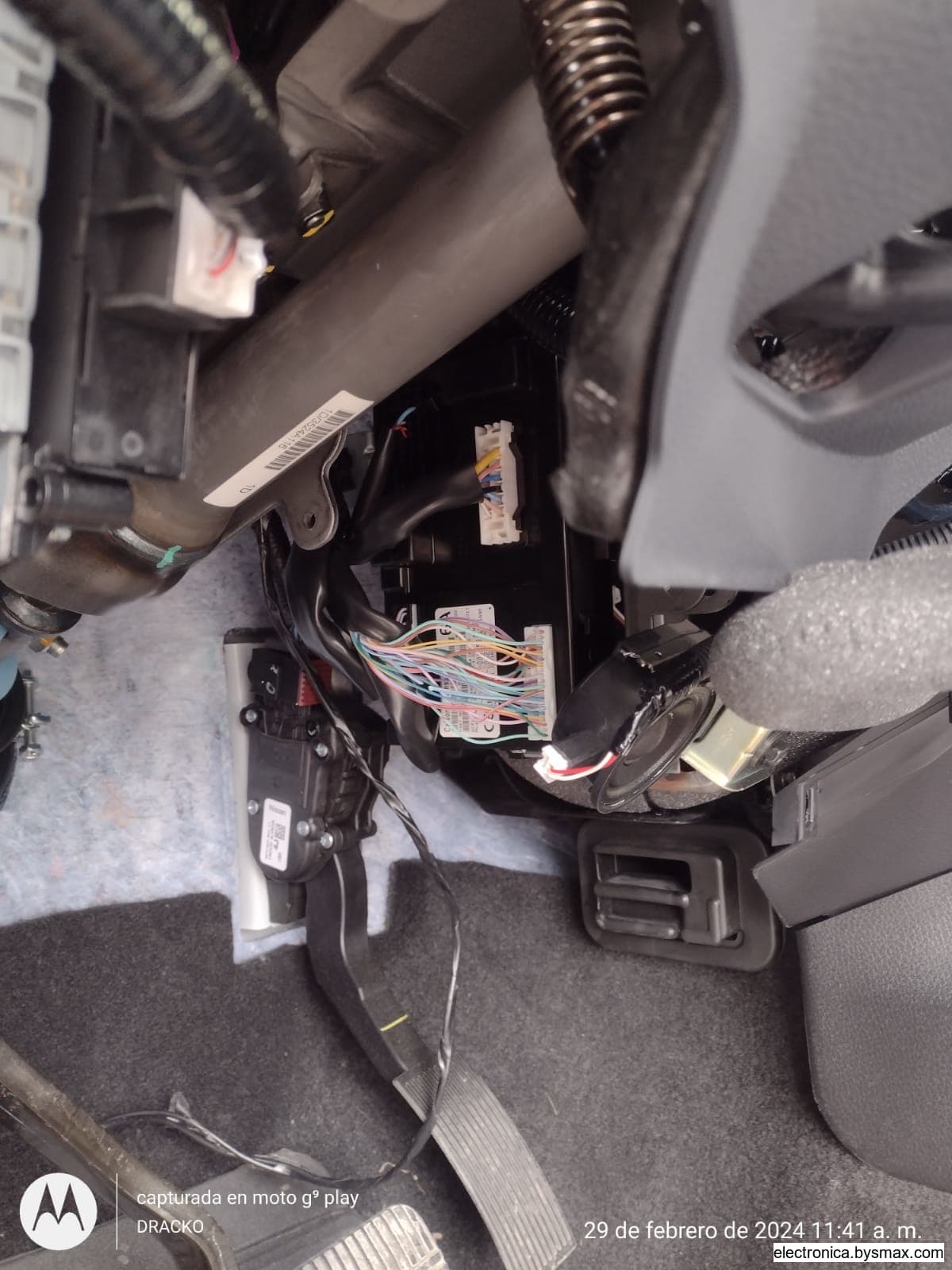 Paso 1: Corté frontier Nissan 2020 al 2023 botón cable cel