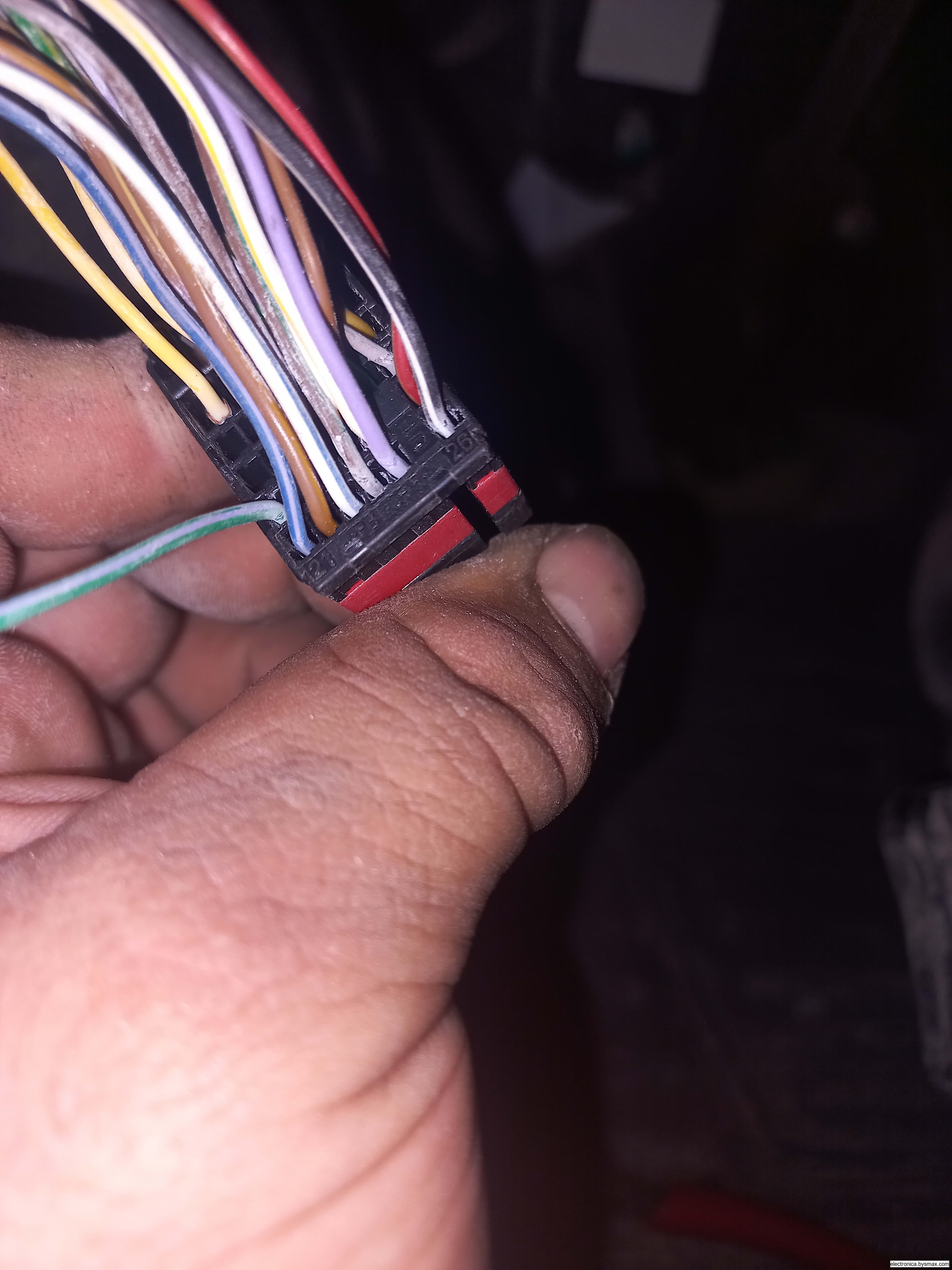 Paso 1: ipo de Corte: Ignicion
Color del Cable: Verde/Mor