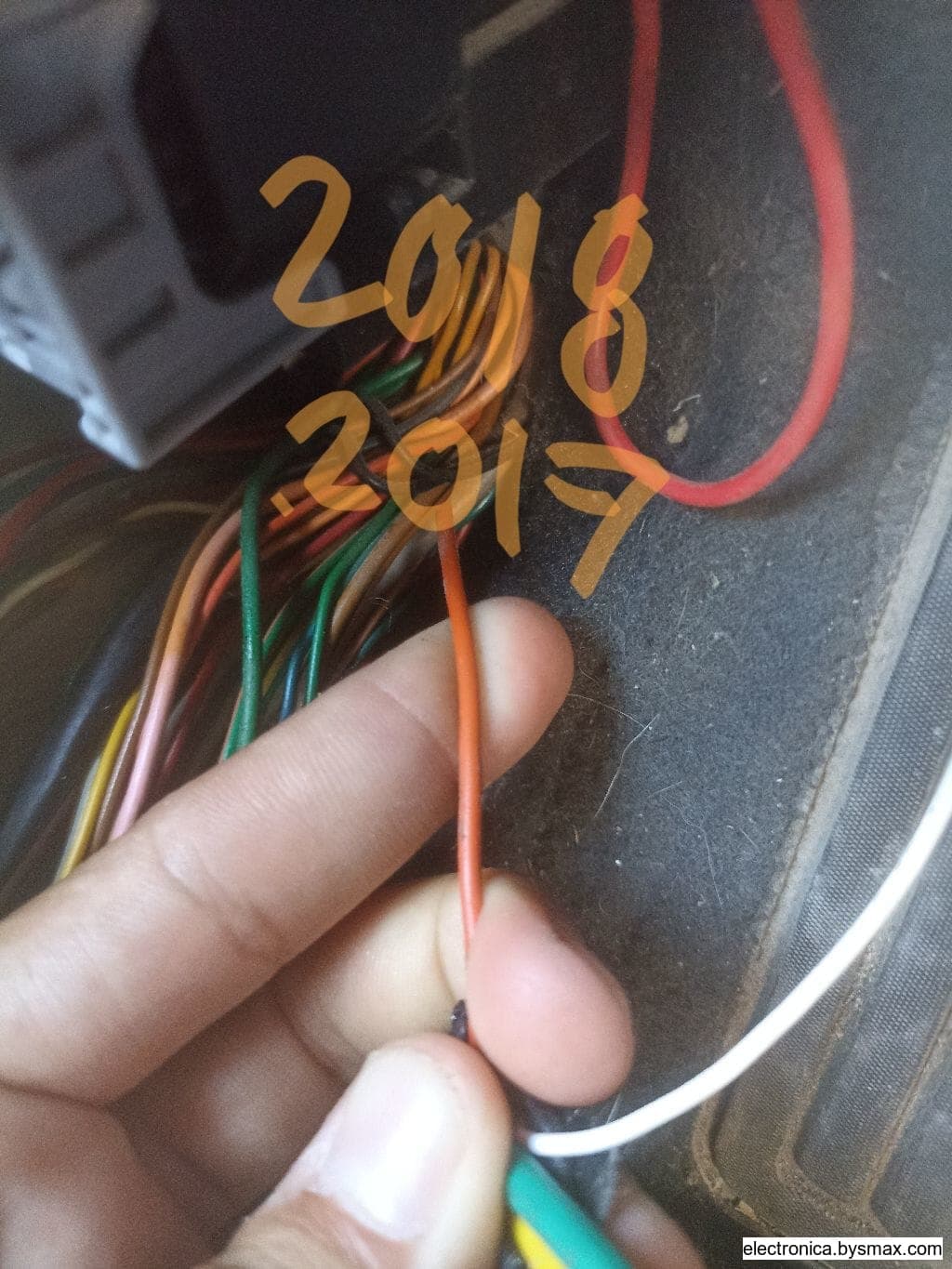 Paso 1: Corte a bomba estribo piloto cable naranja