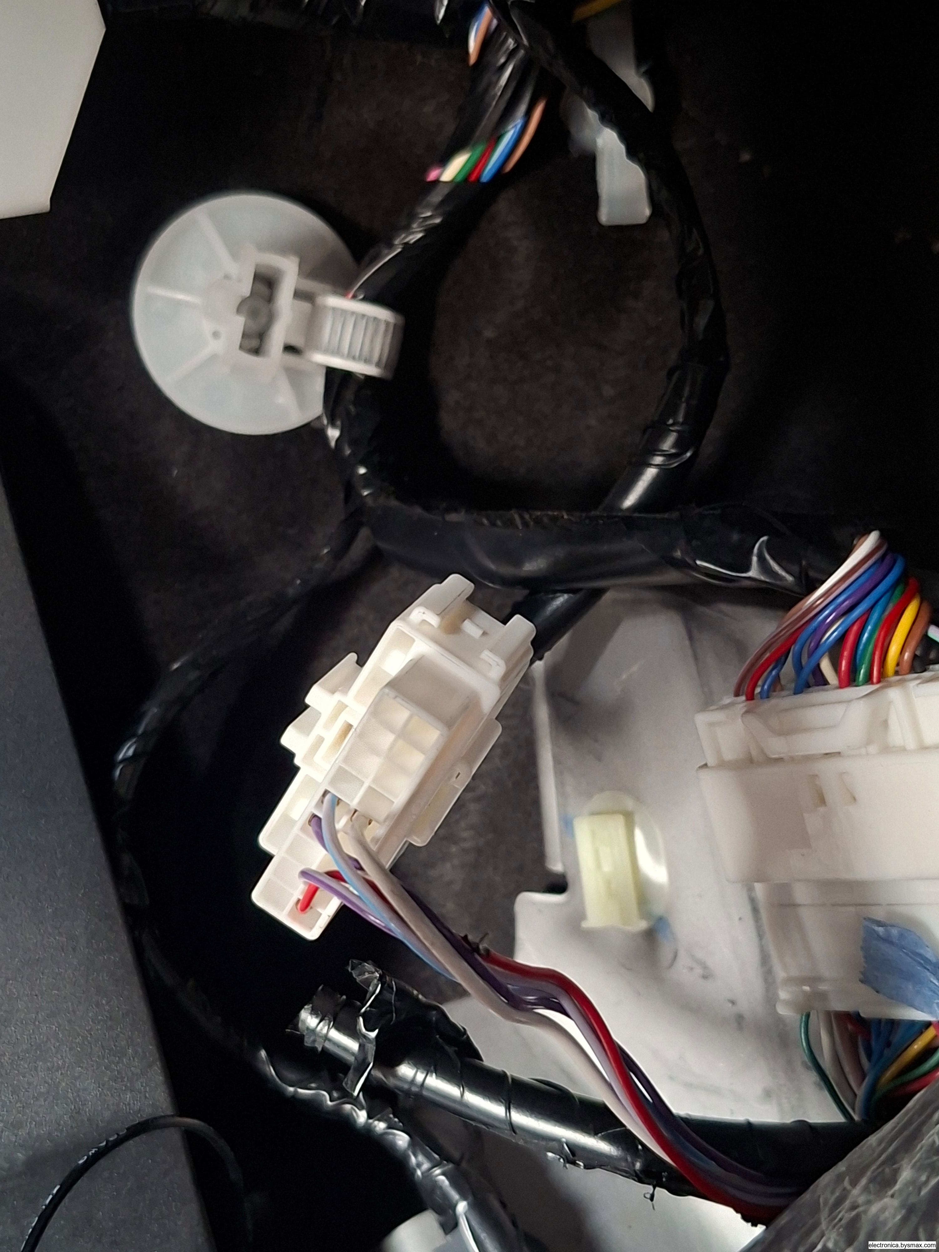 Paso 1: Acelerador delantero
Cable blanco de parte inferio
