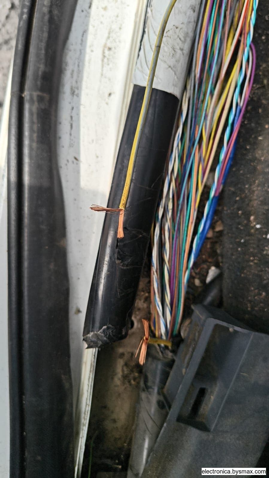 Paso 1: ESTRIBO LADO PILOTO (CONDUCTOR)
CABLE AMARILLO CO