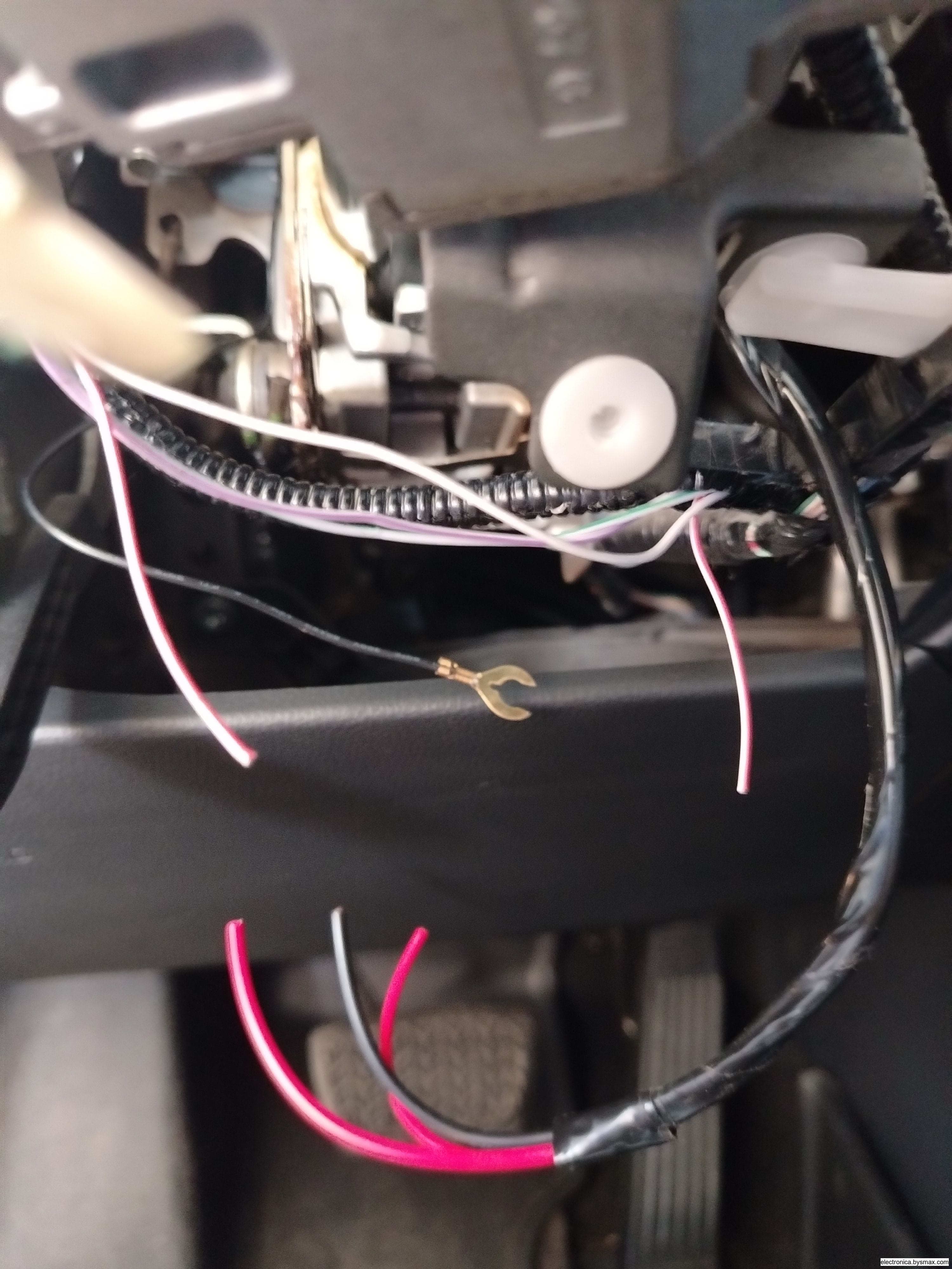 Paso 1: Cable blanco con línea roja en el switch