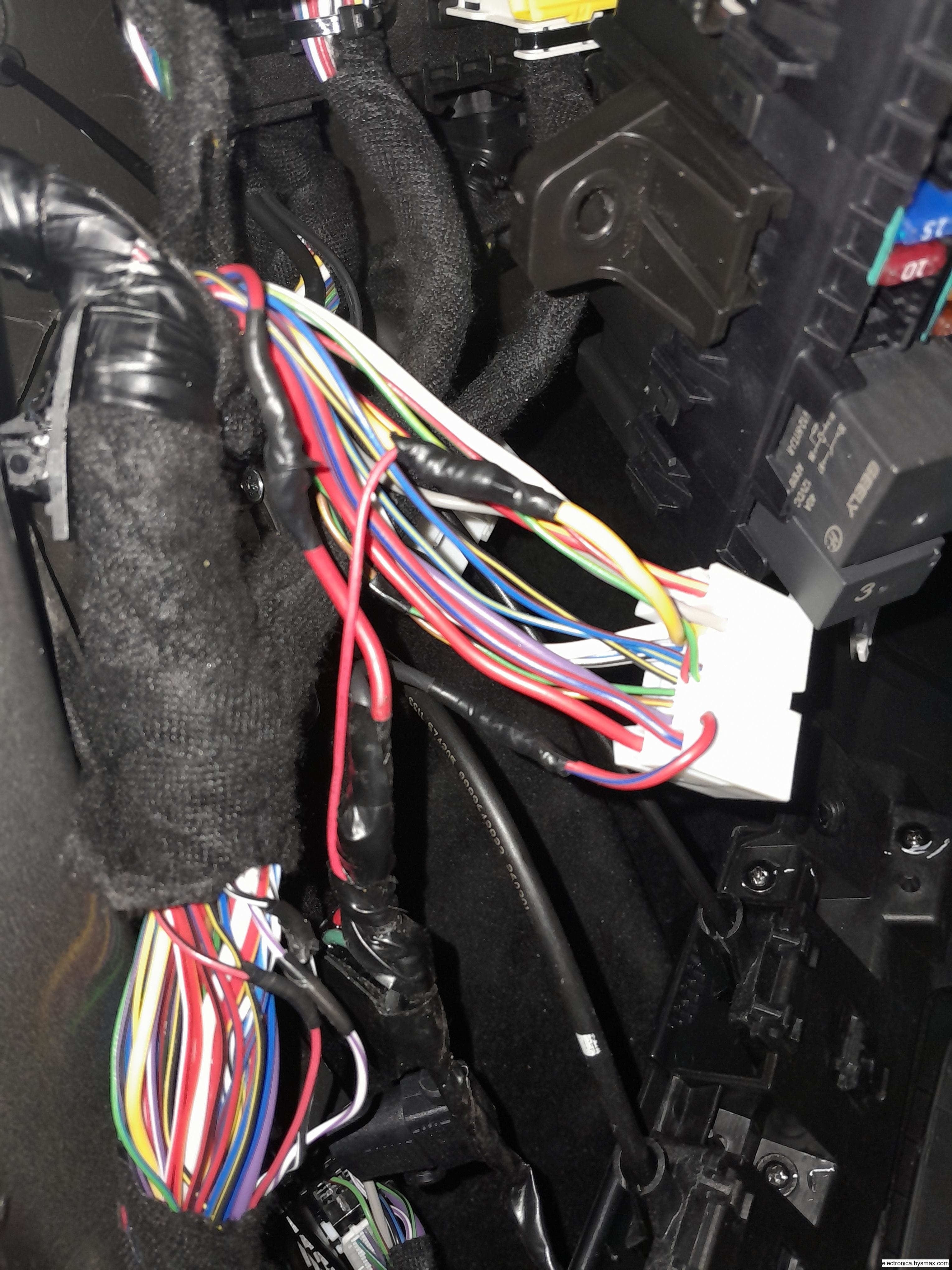 Paso 1: Conector blanco lado del piloto Corte de bomba de
