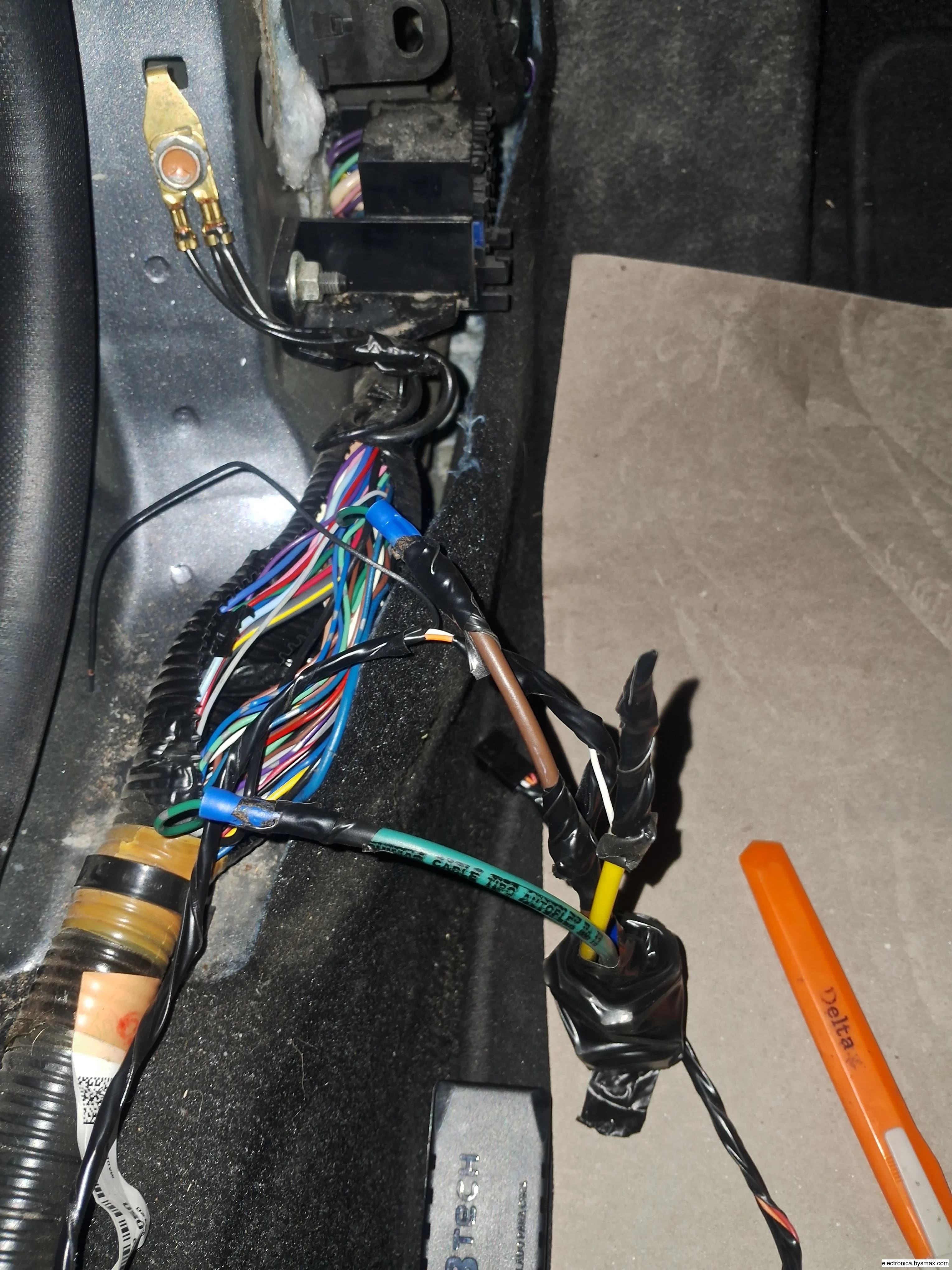 Paso 1: Corte a bomba en yaris botón, verde estribo conduc